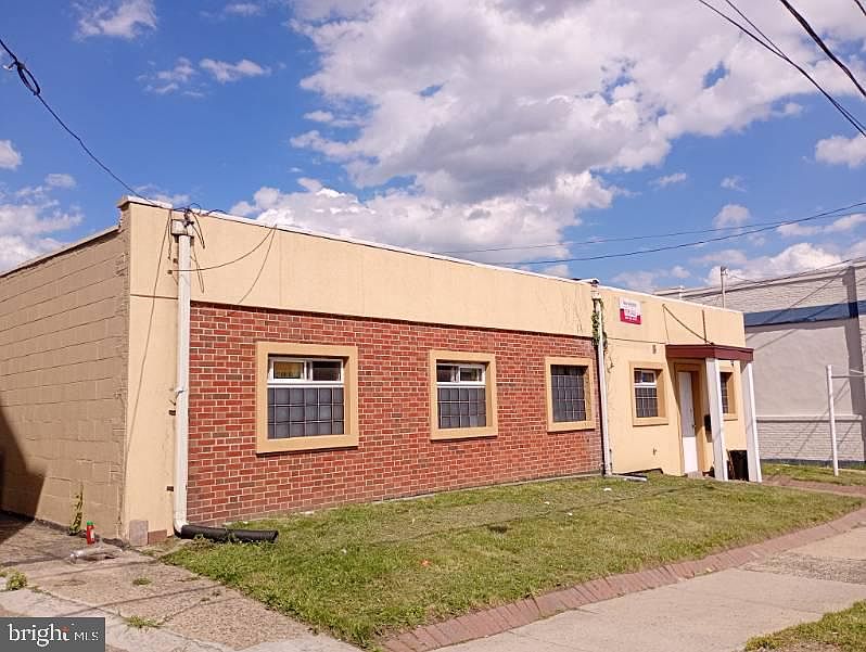 2nd image of 530 Spruce St