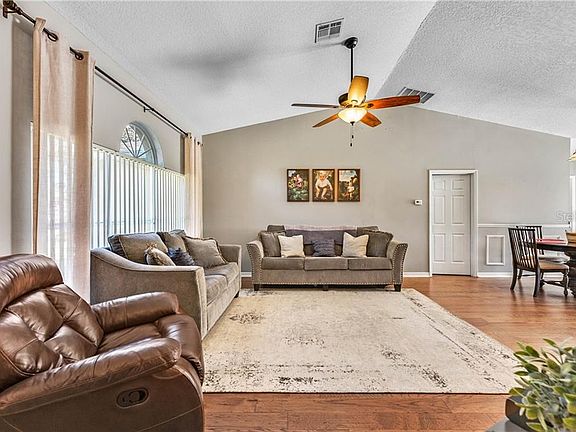 3rd image of 1343 Willow Crest Dr