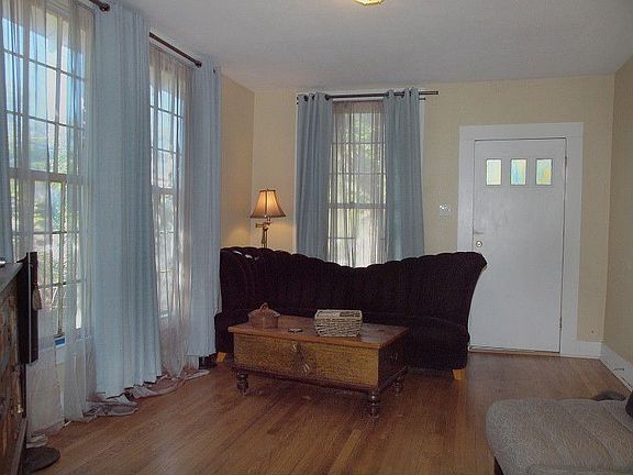 5th image of 615 W Johanna St