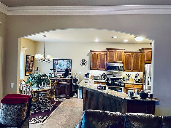 4th image of 2206 Kings Crest Dr