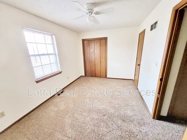 2104 SW 8th St #B — Photo 7