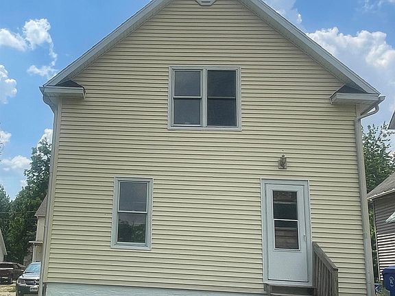 4th image of 330 W Oak St