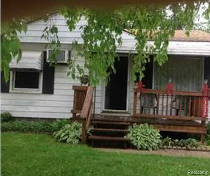 13037 Sarsfield Ave photo 1