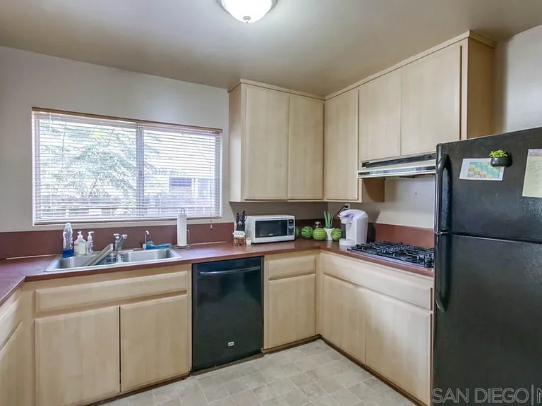 4877 Campanile Dr — Photo 7