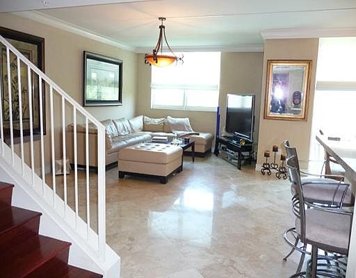 Home For Sale In Palmetto Place