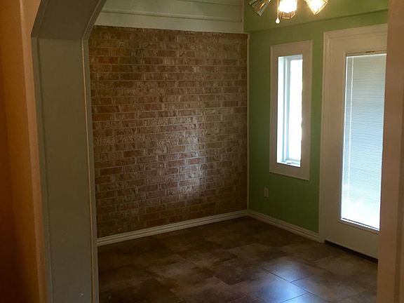 5th image of 1005 Hazelton St