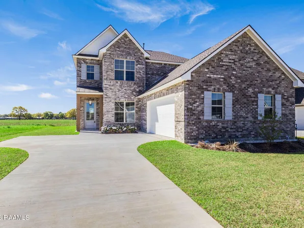 303 Benson Grove Dr, Youngsville, LA 70592