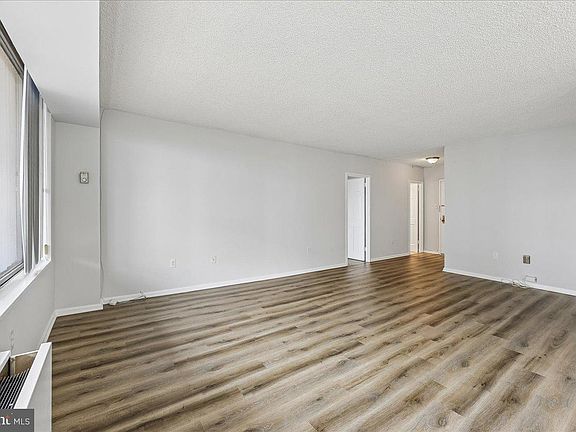 4th image of 3701 S George Mason Dr Unit 1604N