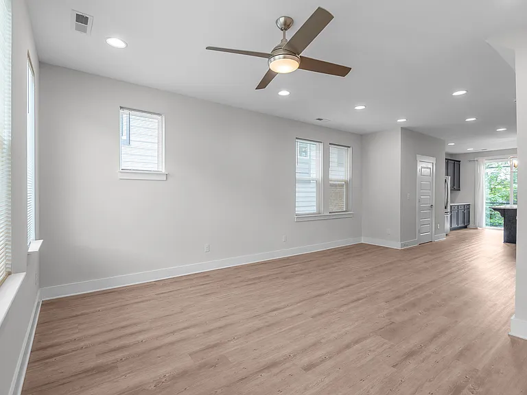 570 W End Dr — Photo 14