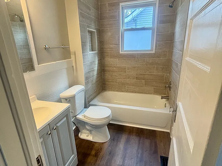 1310 Earl Ave — Photo 7