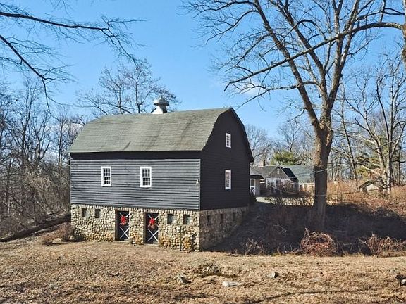 3rd image of 373 Green Rd