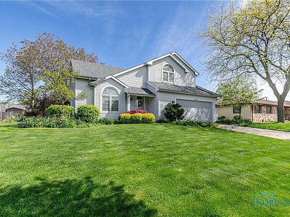 3rd image of 3131 Beachwood Dr