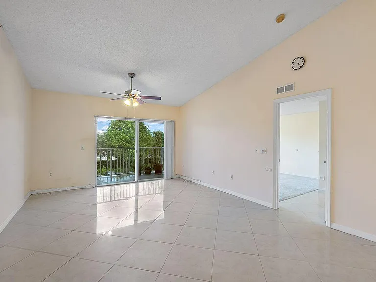 5011 Wiles Rd #303 — Photo 7
