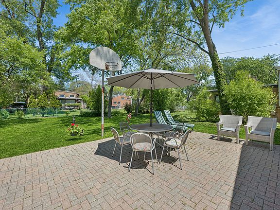 4th image of 334 Southgate Dr