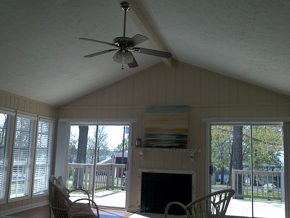 3rd image of 160 Lighthouse Cir