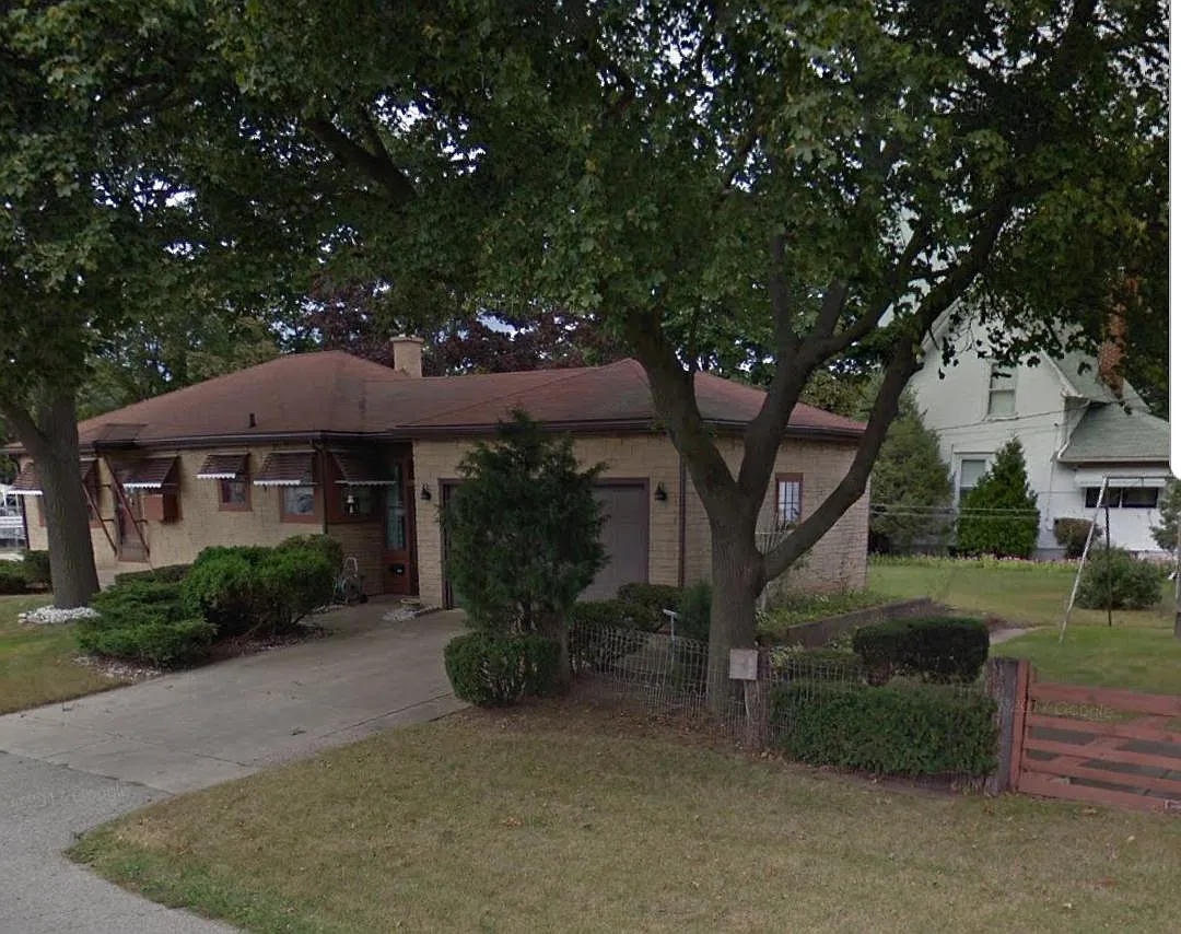 3 bed, 1100 sqft, $1,800 — Photo 1
