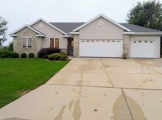 118 Cobham Ln, Sun Prairie, WI 53590