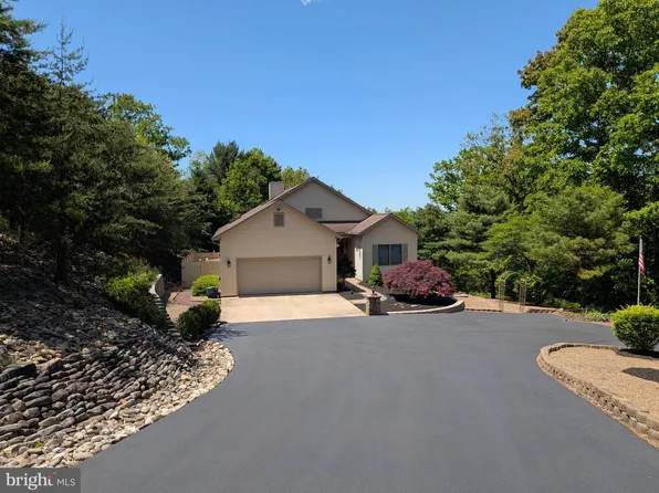 1135 Checkerberry Ln, Lock Haven, PA 17745