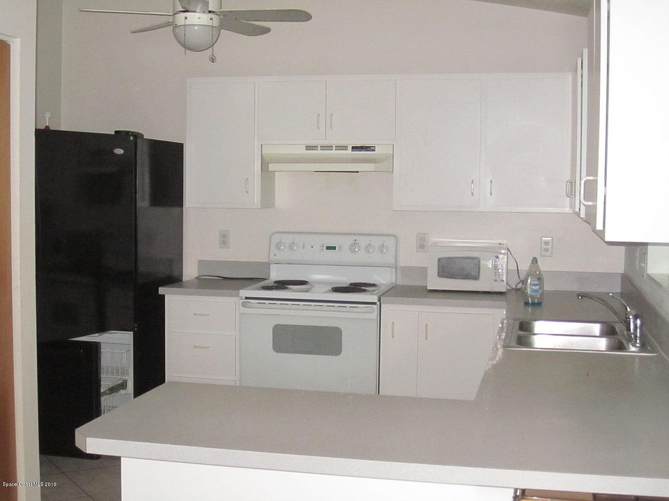 2nd image of 1098 Walden Blvd SE