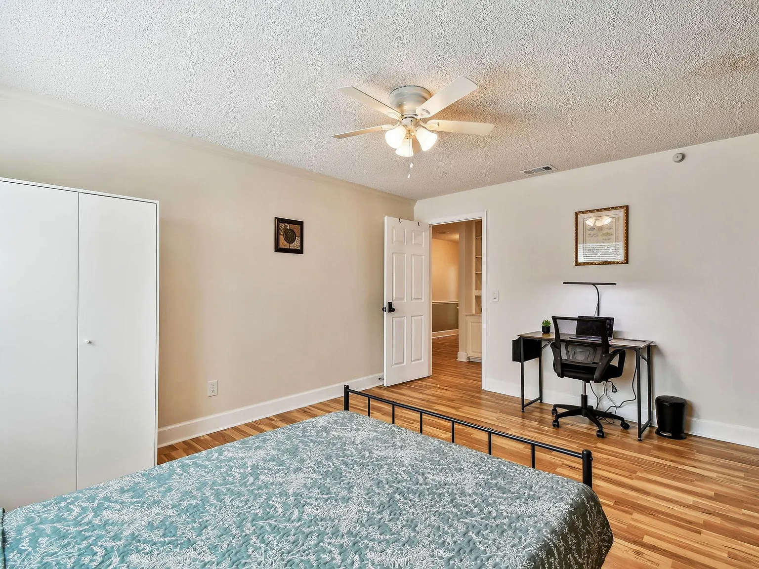 4 bed, 3.0 bath, 2810 sqft, $936 — Photo 3