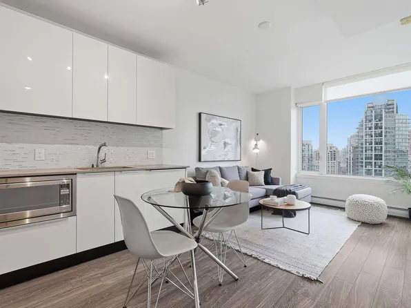 1283 Howe St #1906, Vancouver, BC V6Z 0E3