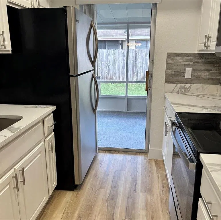 2 bed, 2.0 bath, 875 sqft, $1,700 — Photo 2