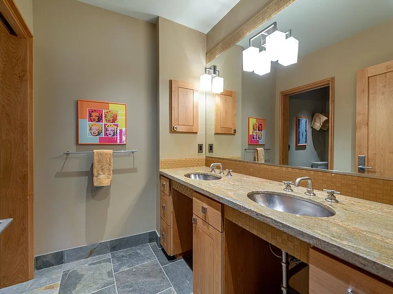568 Hidden Lake Ct — Photo 36