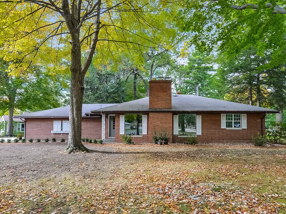 1st image of 686 Cambridge Dr