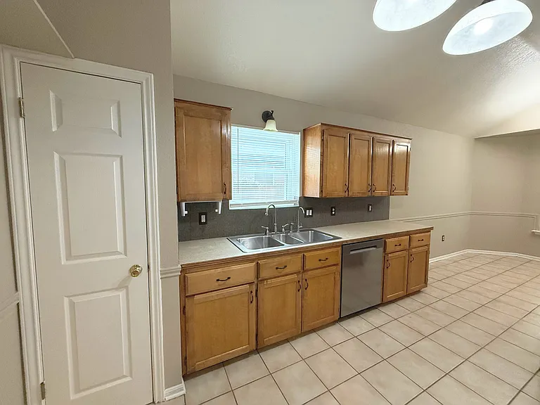 1002 Northern Dancer Dr — Photo 6