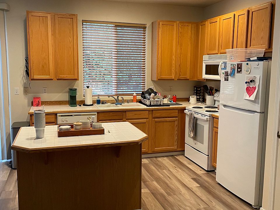 2nd image of 3404 NW 31st Cir
