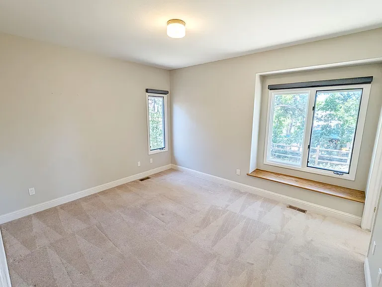 1291 Meadowlake Way — Photo 16