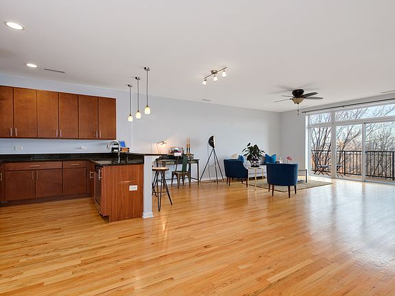 4th image of 2520 S Oakley Ave Unit 403