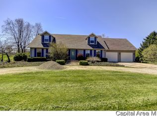 851 Blackburn Lake Dr, Winchester, IL 62694