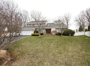 10 Presidental Dr, Plainview, NY 11803