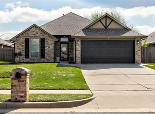 7520 Meadow Lake Dr, Yukon, OK 73099