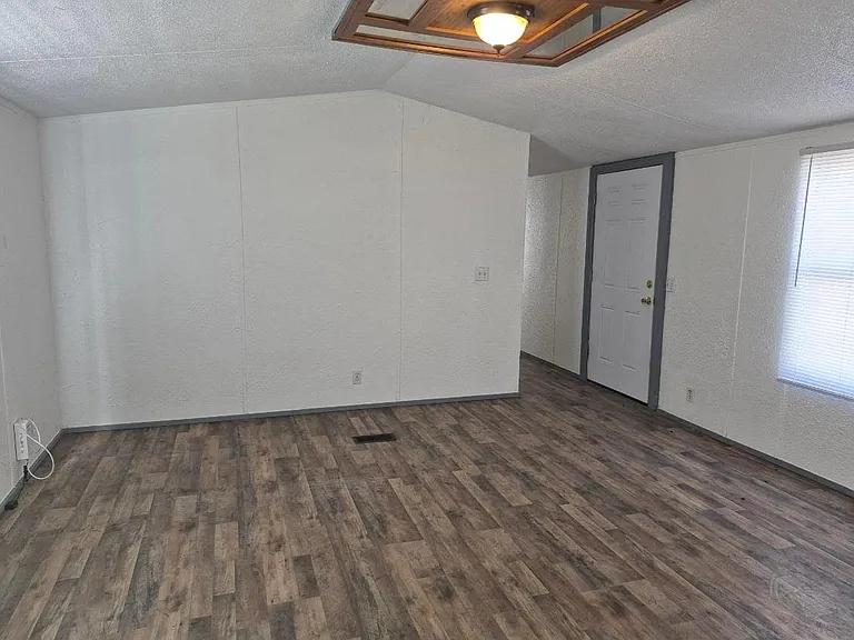 209 S Avenue B — Photo 6