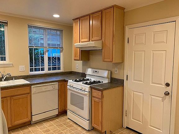 5th image of 2359 Woodland Ave