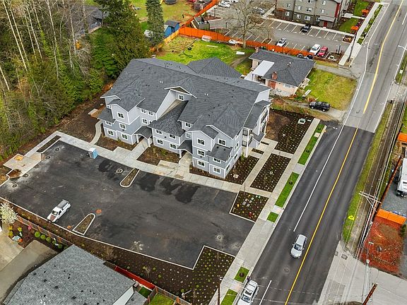 4th image of 4921 100th Street NE