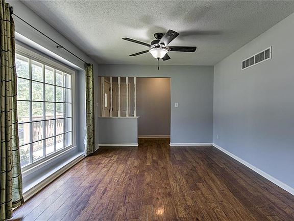 3rd image of 421 Pershing St