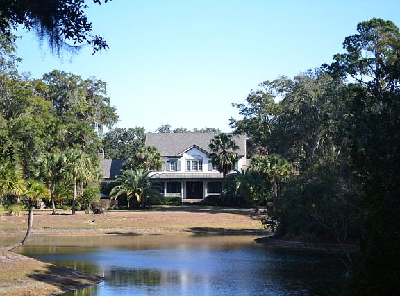 2nd image of 16 Carriage Dr