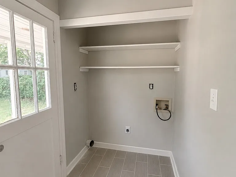 Maplewood Dr — Photo 11