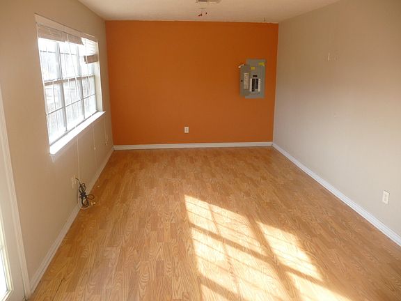 5th image of 1718 NW Oak Ave