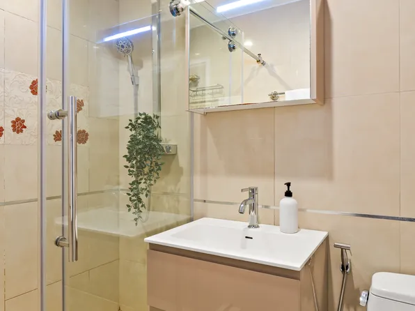 275 Webster Avenue image 6 of 6