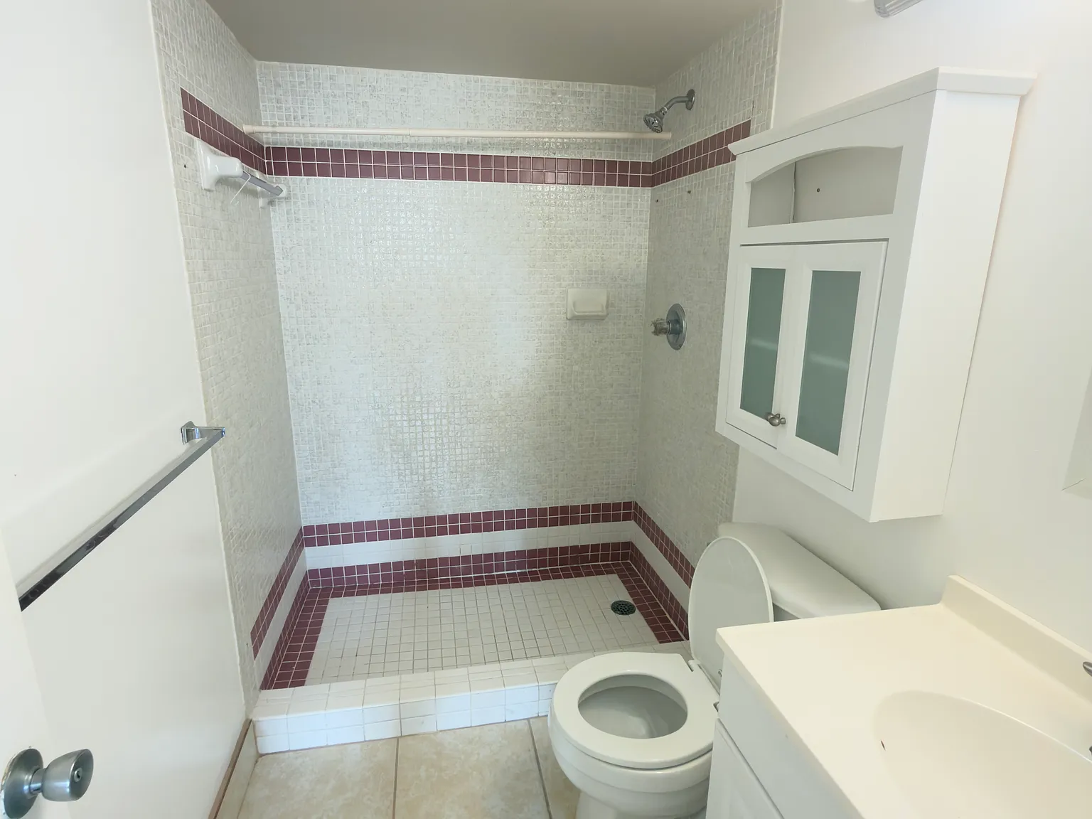2 bed, 906 sqft, $2,300 — Photo 2