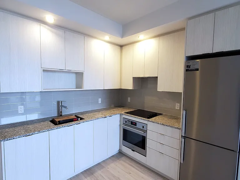 225 Village Green Sq #2805 — Photo 4