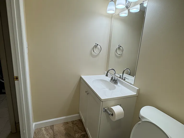 1048 Wilmington Ave — Photo 15