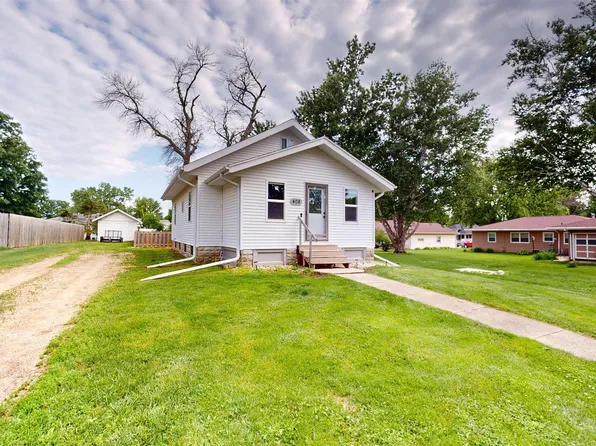 408 E 5th St, Aurelia, IA 51005