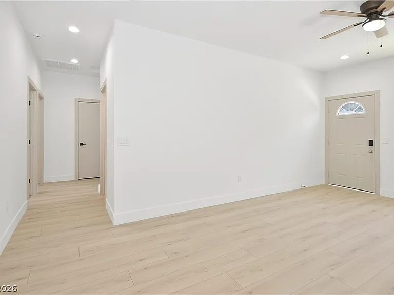2001 S Dandelion St #2 — Photo 15