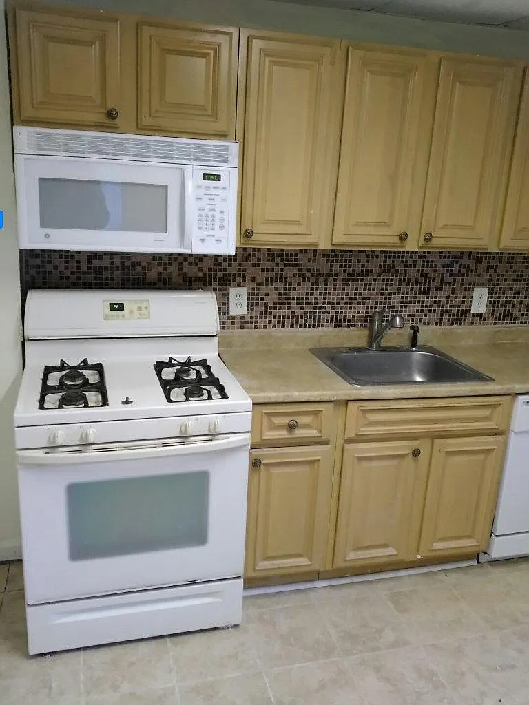 421 Edgewood Street — Photo 2