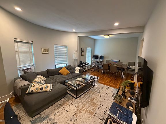 5th image of 219 W Springfield St APT 4